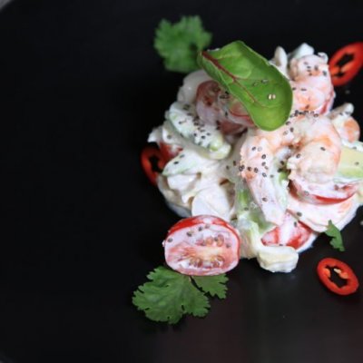 Салат с морепродуктами в кокосовой заправке