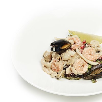 Салат с морепродуктами в сливочном соусе