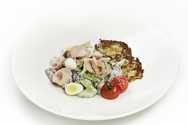 Салат с копченой куриной грудкой