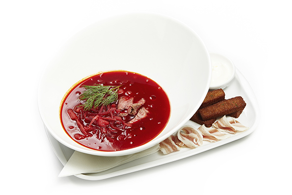 Борщ со сметаной, гренками и салом